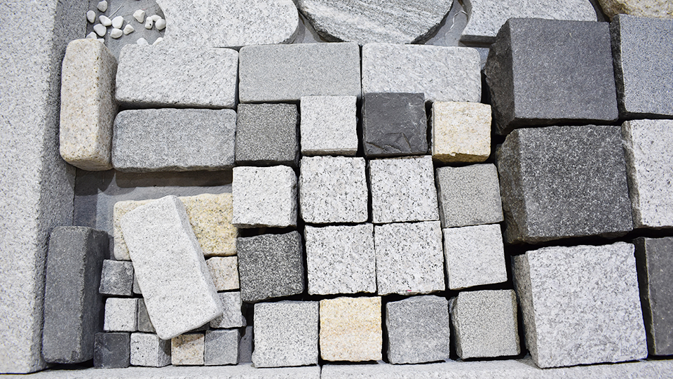 which is more expensive granite or quartz